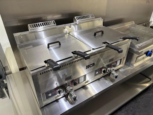 Iveco Daily 35S14 2.3 410 | Foodtruck | Patatwagen | Bakplaat | Verkoopwagen | Patatkraam | Eventtruck | Frie... ActivLease financial lease