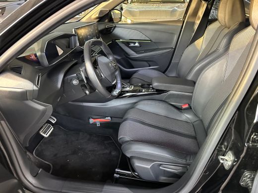 Peugeot 208 1.2 PureTech GT | Achterbank in delen neerklapbaar | Achteruitrijcamera | Airco (automatisch) ActivLease financial lease
