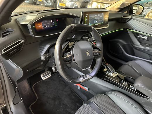 Peugeot 208 1.2 PureTech GT | Achterbank in delen neerklapbaar | Achteruitrijcamera | Airco (automatisch) ActivLease financial lease