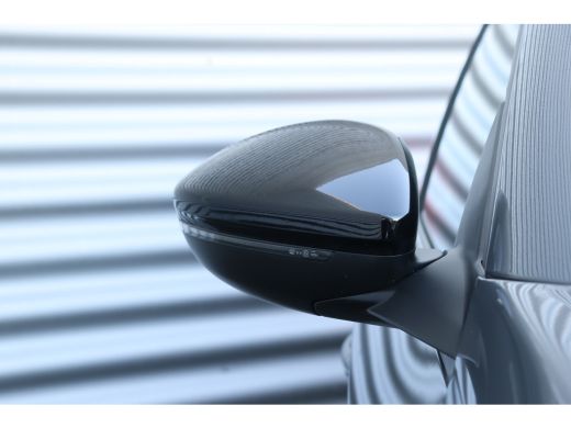 Peugeot 208 1.2 HYBRID 100PK GT PACK AUTOMAAT / NAVI / LEDER / CLIMA / PDC / 17" LMV / CAMERA / KEYLESS / PAN... ActivLease financial lease