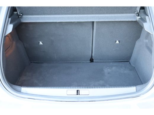 Peugeot 208 1.2 HYBRID 100PK GT PACK AUTOMAAT / NAVI / LEDER / CLIMA / PDC / 17" LMV / CAMERA / KEYLESS / PAN... ActivLease financial lease