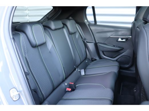 Peugeot 208 1.2 HYBRID 100PK GT PACK AUTOMAAT / NAVI / LEDER / CLIMA / PDC / 17" LMV / CAMERA / KEYLESS / PAN... ActivLease financial lease