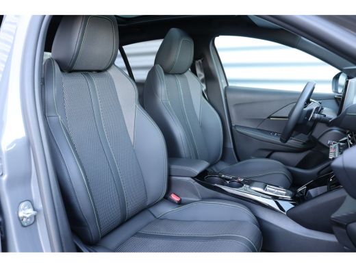 Peugeot 208 1.2 HYBRID 100PK GT PACK AUTOMAAT / NAVI / LEDER / CLIMA / PDC / 17" LMV / CAMERA / KEYLESS / PAN... ActivLease financial lease