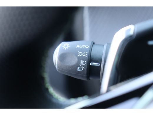 Peugeot 208 1.2 HYBRID 100PK GT PACK AUTOMAAT / NAVI / LEDER / CLIMA / PDC / 17" LMV / CAMERA / KEYLESS / PAN... ActivLease financial lease