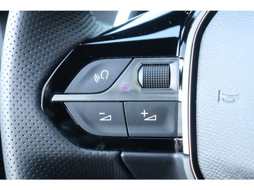 Peugeot 208 1.2 HYBRID 100PK GT PACK AUTOMAAT / NAVI / LEDER / CLIMA / PDC / 17" LMV / CAMERA / KEYLESS / PAN... ActivLease financial lease