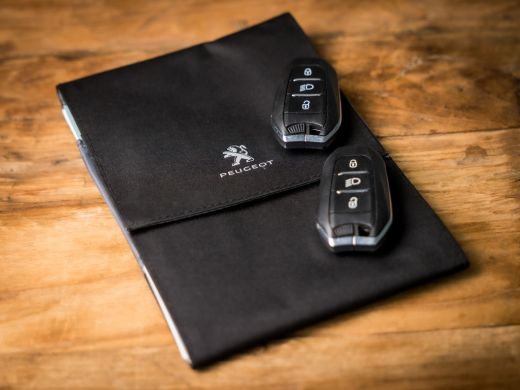 Peugeot 3008 1.2 PureTech Sport (APPLE CARPLAY, GROOT NAVI, KEYLESS, 360 CAMERA, SPORTSTOELEN, CRUISE, LANE AS... ActivLease financial lease