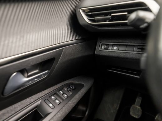 Peugeot 3008 1.2 PureTech Sport (APPLE CARPLAY, GROOT NAVI, KEYLESS, 360 CAMERA, SPORTSTOELEN, CRUISE, LANE AS... ActivLease financial lease