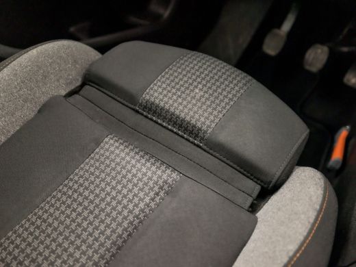 Peugeot 3008 1.2 PureTech Sport (APPLE CARPLAY, GROOT NAVI, KEYLESS, 360 CAMERA, SPORTSTOELEN, CRUISE, LANE AS... ActivLease financial lease