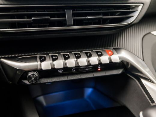 Peugeot 3008 1.2 PureTech Sport (APPLE CARPLAY, GROOT NAVI, KEYLESS, 360 CAMERA, SPORTSTOELEN, CRUISE, LANE AS... ActivLease financial lease