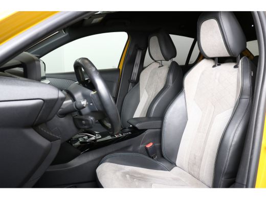 Peugeot e-208 EV GT Pack 50 kWh | Navi | Camera | Keyless | Verw. voorstoelen | LED koplampen | Leder Alcantara... ActivLease financial lease
