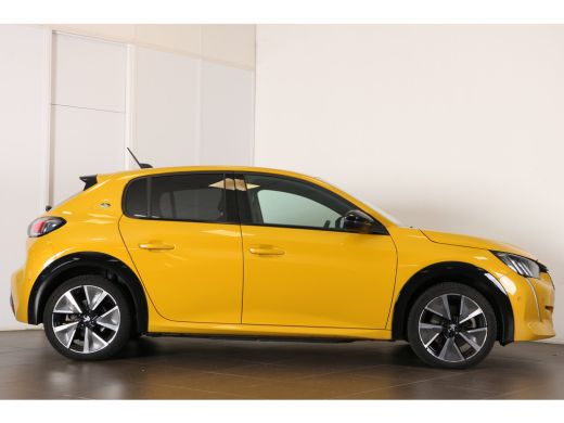 Peugeot e-208 EV GT Pack 50 kWh | Navi | Camera | Keyless | Verw. voorstoelen | LED koplampen | Leder Alcantara... ActivLease financial lease