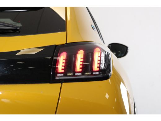Peugeot e-208 EV GT Pack 50 kWh | Navi | Camera | Keyless | Verw. voorstoelen | LED koplampen | Leder Alcantara... ActivLease financial lease