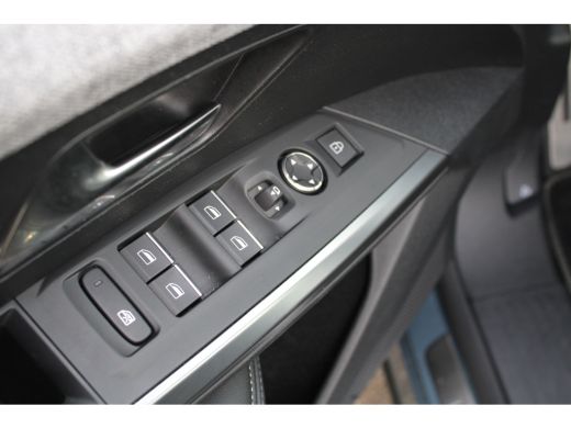 Peugeot e-5008 GT Avantage 73 kWh | Panorama/schuifdak | Lederen bekleding | Trekhaak | Navigatie | Camera | BTW | ActivLease financial lease