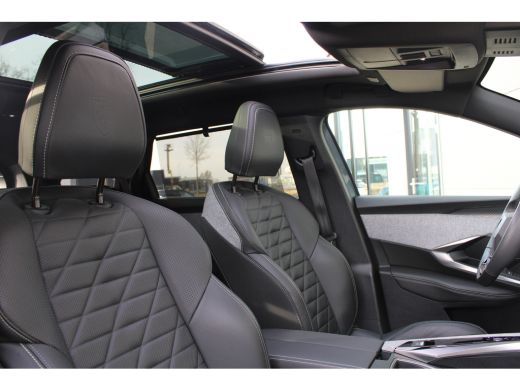 Peugeot e-5008 GT Avantage 73 kWh | Panorama/schuifdak | Lederen bekleding | Trekhaak | Navigatie | Camera | BTW | ActivLease financial lease