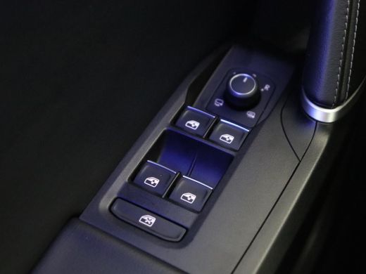 Seat Leon 1.4 TSI eHybrid PHEV Xcellence | Adaptive cruise | Carplay | Sfeerverlichting | Navigatie | Leder... ActivLease financial lease