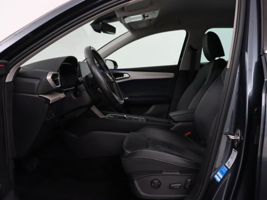 Seat Leon 1.4 TSI eHybrid PHEV Xcellence | Adaptive cruise | Carplay | Sfeerverlichting | Navigatie | Leder... ActivLease financial lease