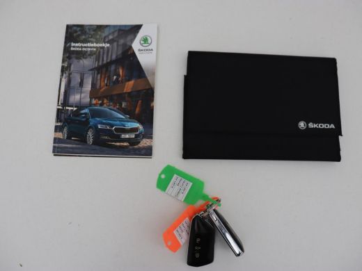 Skoda Octavia 1.0 e-TSI Ambition | Stoelverwarming | Trekhaak | Carplay | Navigatie | Full LED | Parkeerhulp | ... ActivLease financial lease