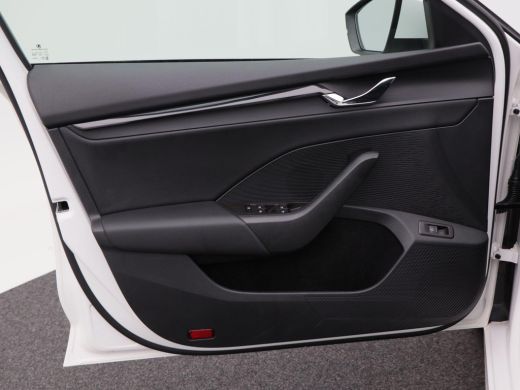 Skoda Octavia Combi 1.4 TSI iV PHEV Business Edition | Cruise Control | Climate Control | Parkeersensoren | Car... ActivLease financial lease