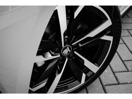 Skoda Scala Monte Carlo | Achteruitrijcamera | Chromen raamlijsten | Cruise control met speedlimiter ActivLease financial lease