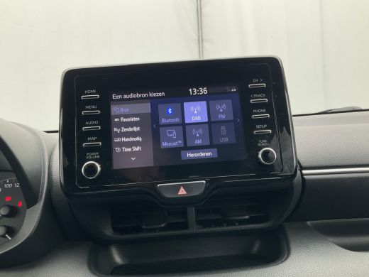 Toyota Yaris 1.5 Hybrid Dynamic Caplay DAB Camera Uitstraling! ActivLease financial lease