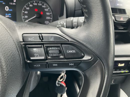 Toyota Yaris 1.5 Hybrid Dynamic Caplay DAB Camera Uitstraling! ActivLease financial lease