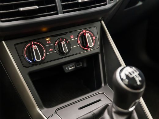 Volkswagen Polo 1.0 TSI Sportline (VIRTUAL COCKPIT, APPLE CARPLAY, GROOT NAVI, ADAPTIVE CRUISE, SPORTSTOELEN, ARM... ActivLease financial lease