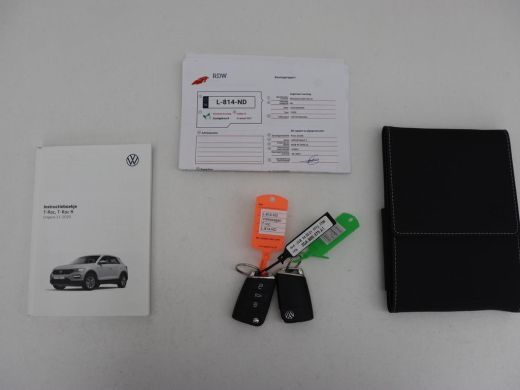 Volkswagen T-Roc 1.5 TSI Sport | Trekhaak | Camera | Carplay | Full LED | Adaptive cruise | Virtual Cockpit | Clim... ActivLease financial lease