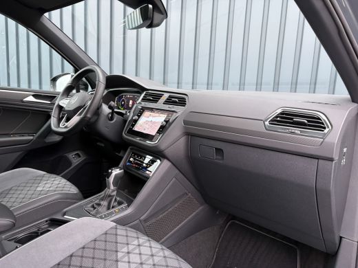 Volkswagen Tiguan 1.4 TSI eHybrid R-Line Business+ | Black Style | Keyless | Camera | IQ Light | Elk. A-klep | Prij... ActivLease financial lease