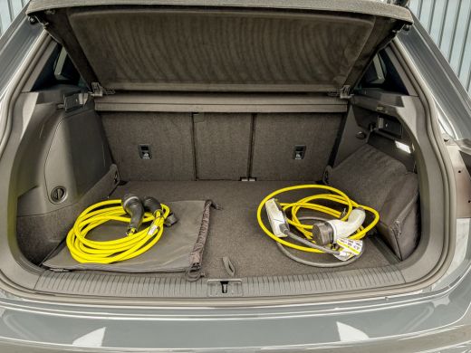 Volkswagen Tiguan 1.4 TSI eHybrid R-Line Business+ | Black Style | Keyless | Camera | IQ Light | Elk. A-klep | Prij... ActivLease financial lease