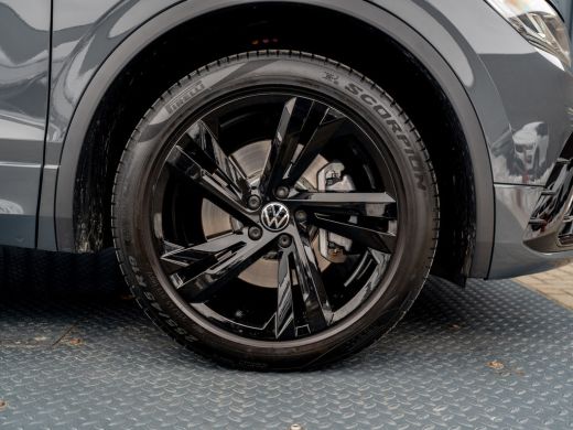 Volkswagen Tiguan 1.4 TSI eHybrid R-Line Business+ | Black Style | Keyless | Camera | IQ Light | Elk. A-klep | Prij... ActivLease financial lease