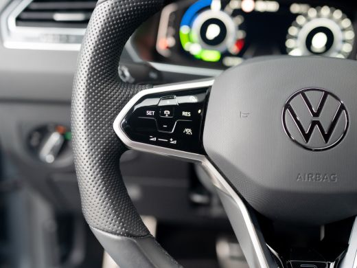 Volkswagen Tiguan 1.4 TSI eHybrid R-Line Business+ | Black Style | Keyless | Camera | IQ Light | Elk. A-klep | Prij... ActivLease financial lease