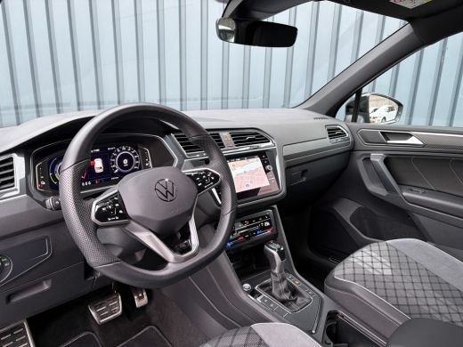 Volkswagen Tiguan 1.4 TSI eHybrid R-Line Business+ | Black Style | Keyless | Camera | IQ Light | Elk. A-klep | Prij... ActivLease financial lease