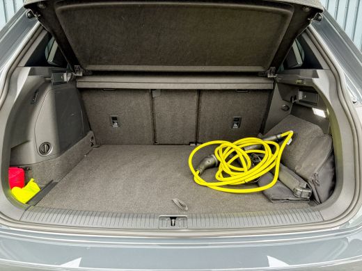 Volkswagen Tiguan 1.4 TSI eHybrid R-Line Business+ | Head Up | Trekhaak wegkl. | 20'' | IQ Light | Side Assist | Ca... ActivLease financial lease