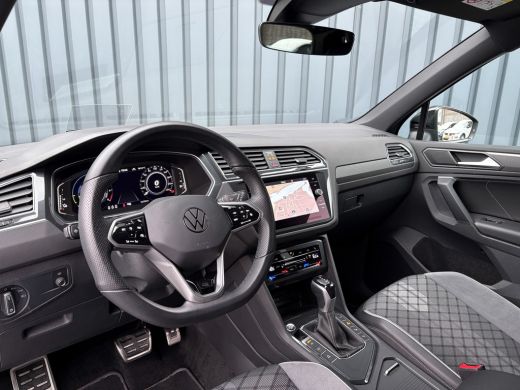 Volkswagen Tiguan 1.4 TSI eHybrid R-Line Business+ | Head Up | Trekhaak wegkl. | 20'' | IQ Light | Side Assist | Ca... ActivLease financial lease