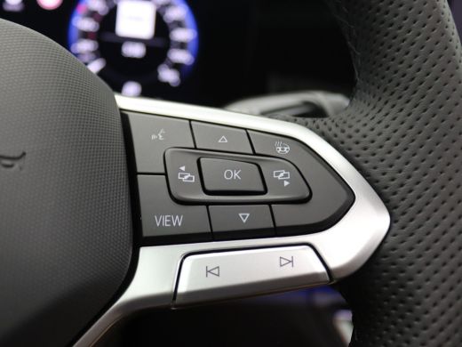 Volkswagen Tiguan 1.5 eHybrid R-Line Edition 204PK DSG Pano-Schuifdak, Black Style, Trekhaak, 20" LM Velgen, Keyles... ActivLease financial lease