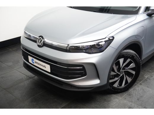 Volkswagen Tiguan 1.5 TSI eHybrid 204 pk Life | Achteruitrijcamera | Assistance package including Adaptive Cruise C... ActivLease financial lease