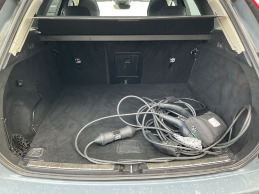 Volvo  XC60 2.0 T8 Plug-in hybrid AWD Plus Dark 1Eig BLIS Memory Stoel/stuur Verw Pano Carplay ActivLease financial lease