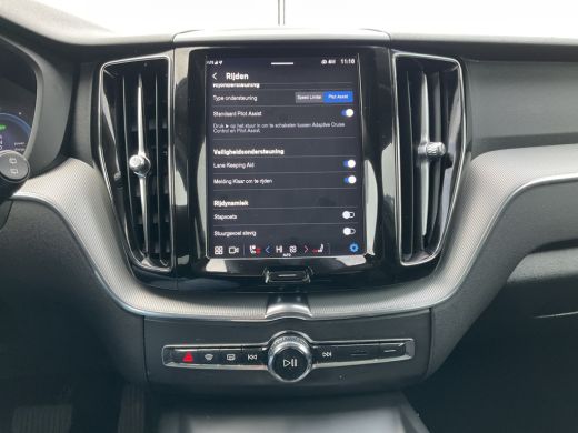 Volvo  XC60 2.0 T8 Plug-in hybrid AWD Plus Dark 1Eig BLIS Memory Stoel/stuur Verw Pano Carplay ActivLease financial lease