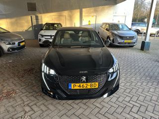 Peugeot 208 1.2 PureTech GT | Achterbank in delen neerklapbaar | Achteruitrijcamera | Airco (automatisch)