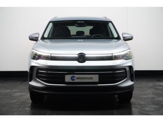 Volkswagen Tiguan 1.5 TSI eHybrid 204 pk Life | Achteruitrijcamera | Assistance package including Adaptive Cruise C...