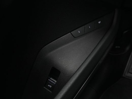 Audi e-tron 55 408pk quattro S edition S-line 95kWh Panorama Bang & Olufsen Stoelverwarming Pdc Acc Stoelmemo... ActivLease financial lease