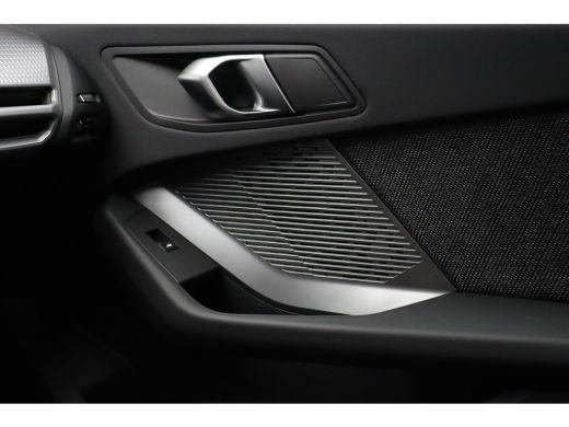 BMW 1 Serie 120 M Sport Automaat / Achteruitrijcamera / Comfort Access / Adaptieve LED / Stoelverwarming ActivLease financial lease