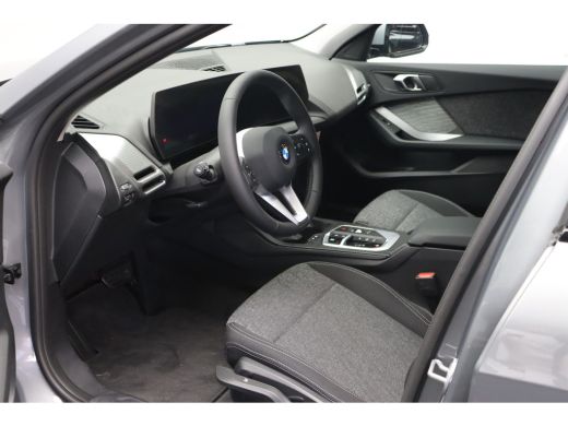 BMW 1 Serie 120 M Sport Automaat / Achteruitrijcamera / Comfort Access / Adaptieve LED / Stoelverwarming ActivLease financial lease