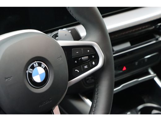 BMW 3 Serie 320i M Sport Automaat / Sportstoelen / Achteruitrijcamera / M Sportonderstel / Stoelvewarming / W... ActivLease financial lease