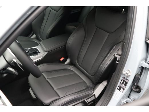 BMW 3 Serie 320i M Sport Automaat / Sportstoelen / Achteruitrijcamera / M Sportonderstel / Stoelvewarming / W... ActivLease financial lease