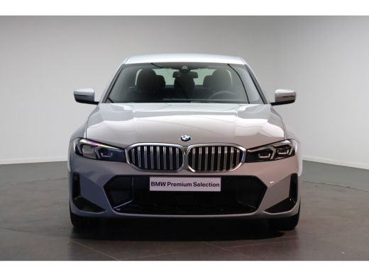 BMW 3 Serie 320i M Sport Automaat / Sportstoelen / Achteruitrijcamera / M Sportonderstel / Stoelvewarming / W... ActivLease financial lease