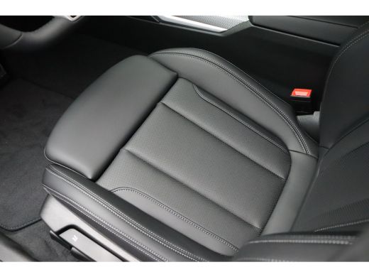 BMW 3 Serie 320i M Sport Automaat / Sportstoelen / Achteruitrijcamera / M Sportonderstel / Stoelvewarming / W... ActivLease financial lease