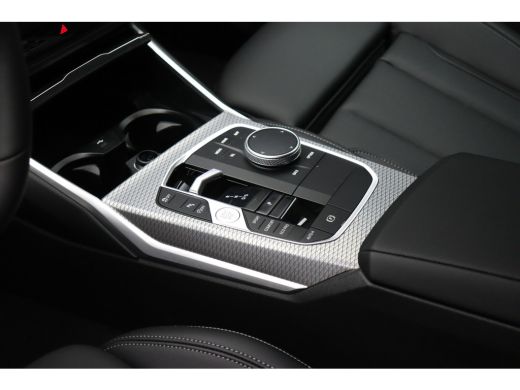 BMW 3 Serie 320i M Sport Automaat / Sportstoelen / Achteruitrijcamera / M Sportonderstel / Stoelvewarming / W... ActivLease financial lease