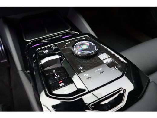 BMW 5 Serie Touring 530e M Sport Automaat / Panoramadak / Trekhaak / Bowers & Wilkins / M Sportonderstel / St... ActivLease financial lease