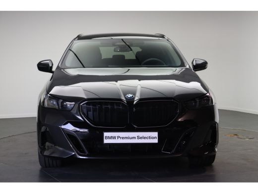 BMW 5 Serie Touring 530e M Sport Automaat / Panoramadak / Trekhaak / Bowers & Wilkins / M Sportonderstel / St... ActivLease financial lease